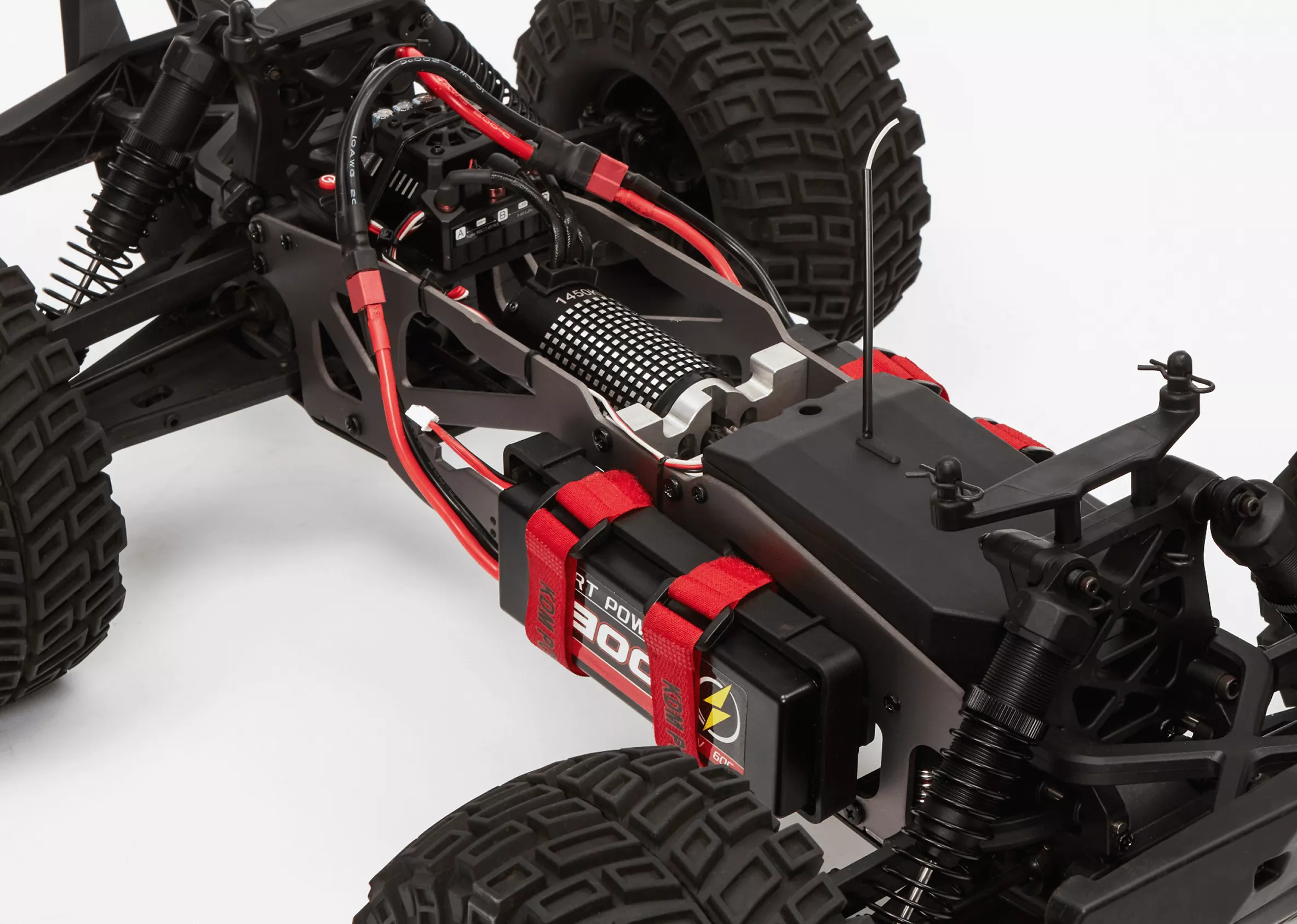 Le moteur Brushless (sans balais) de 40 mm de diamètre pour 74 mm de long et 1 450 KV (nombre de tours par minute/volt) génère un couple et une puissance élevés.